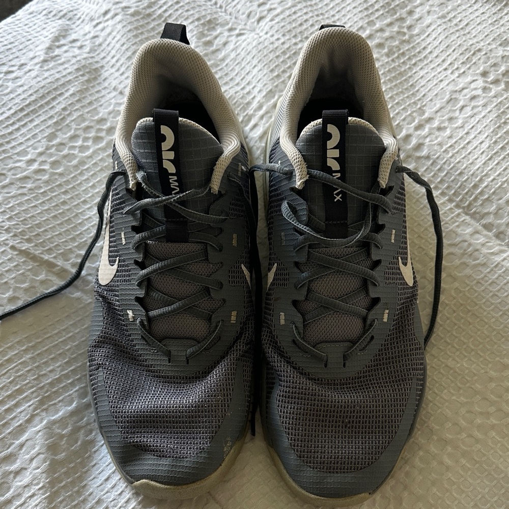 Nike Men's Black and Cream Athletic Shoes - Picture 2 of 4